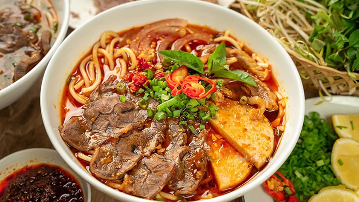 Bun bo Hue Ngu Binh features authentic thick noodles with plentiful toppings, including tender, fragrant beef shank and rich knuckles that are incredibly satisfying